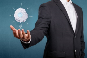 公司变更时一年劳动合同还有效吗