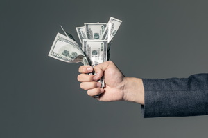 三年合同期内离职是否要赔违约金